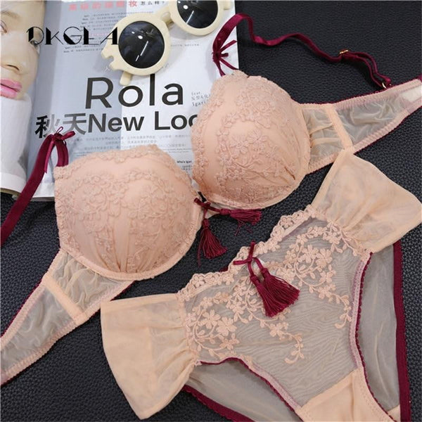 Vintage Fashion Thick Bra And Panties Set Lace Sexy Women Underwear Cotton Bra Set Push-up 3/4 Cup Blue Brassiere Embroider